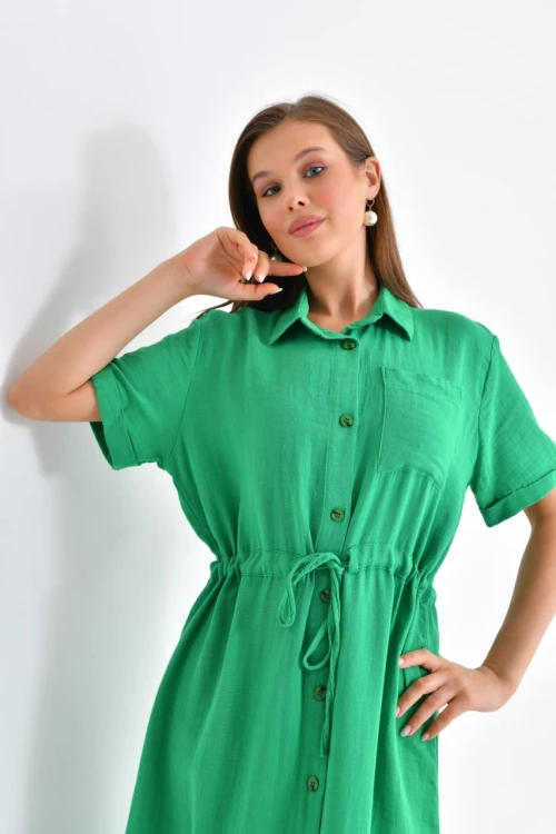 23117 B.YEŞİL YAKALI BOYDAN DÜĞMELİKISA KOLLU CEPL, ASTARSIZ YIRTMAÇLI DİZ ALTI ELBİSE