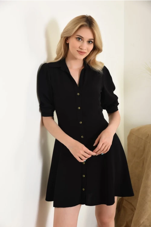 E045 SİYAH YAKALI ÖN VE KOL DÜĞME DETAYLI KEMERLİ TEK RENK DİZ ALTI ELBİSE