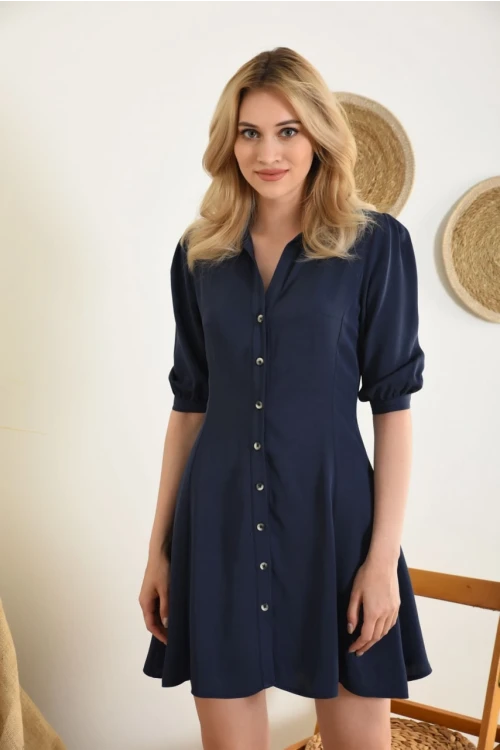 E045 İNDİGO YAKALI ÖN VE KOL DÜĞME DETAYLI KEMERLİ TEK RENK DİZ ALTI ELBİSE