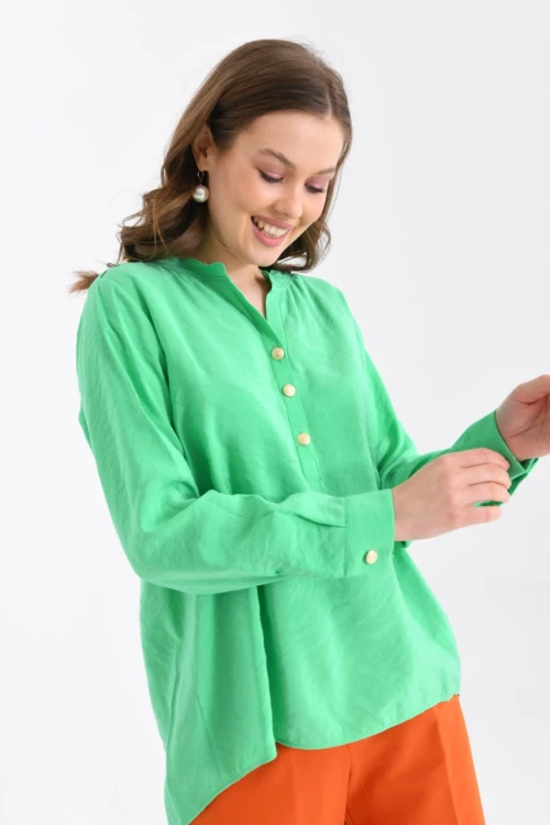 Kadın Gömlek Hakim Yaka Önü Kısa Arkası Uzun Apoletli Yarım Düğmeli Gömlek Bebe Yeşili - 23073