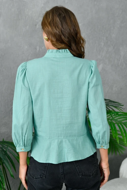 Kadın Çağla Yakası Fırfırlı Düğme Detaylı Nakış İşlemeli Dokuma Bluz