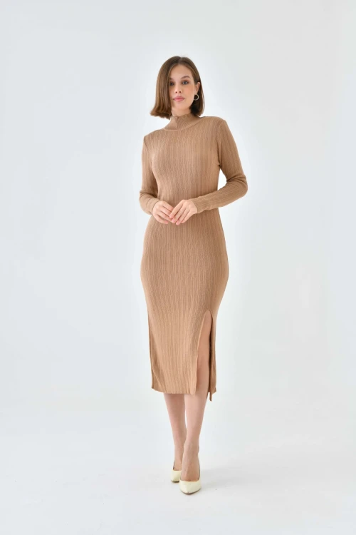 Kadın Elbise Boyunlu Yırtmaçlı Örme Elbise Camel - 10582