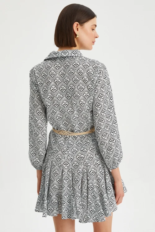 Kadın Eteği Volanlı Desenli Deri Kemerli Gömlek Elbise