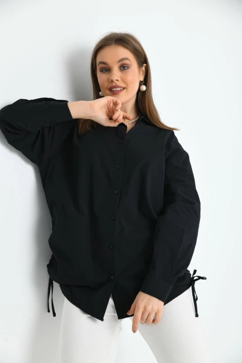 Kadın Siyah Yandan Büzgü Detaylı Gömlek