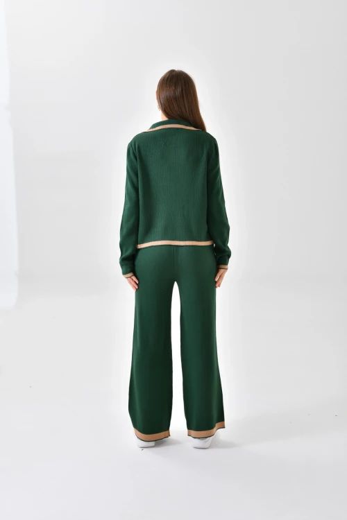 KADIN ZÜMRÜT YAKALI DÜĞMELİ YAKA BEL VE PAÇA ÇİZGİLİ TRİKO TAKIM