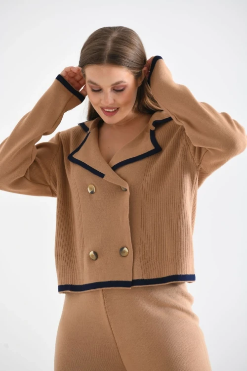 KADIN KAHVE YAKALI DÜĞMELİ YAKA BEL VE PAÇA ÇİZGİLİ TRİKO TAKIM