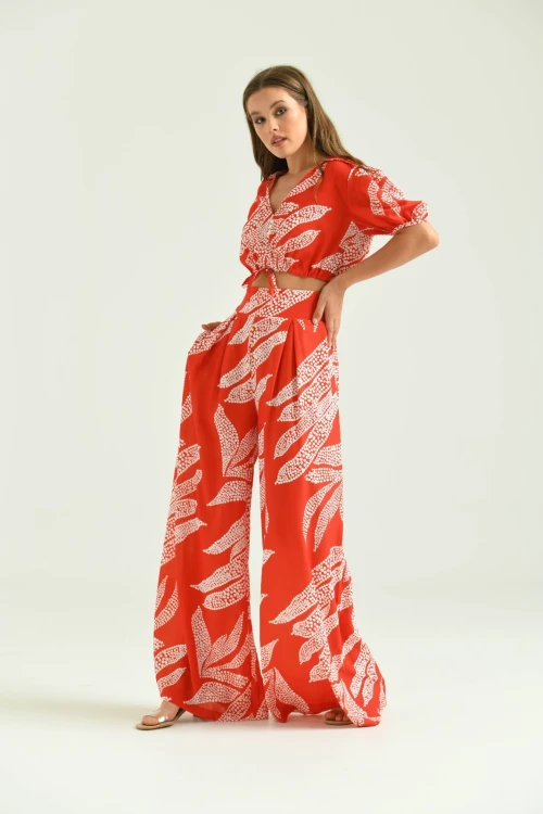 T113 KIRMIZI CROP TARZI BELDEN BAĞLAMALI DESENLİ PANTOLONLU TAKIM