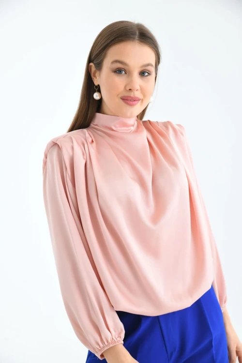 Kadın Gömlek Arkası Fermuarlı Vatkalı Omuz Dökümlü Saten Gömlek Pudra - 30050