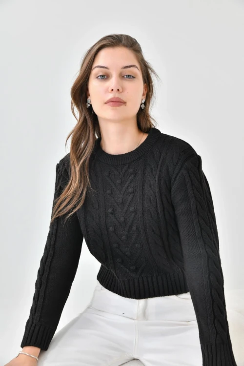 Kadın Kazak Örme Desen Detaylı Bel Boy Bisiklet Yaka Kazak Siyah - 6006