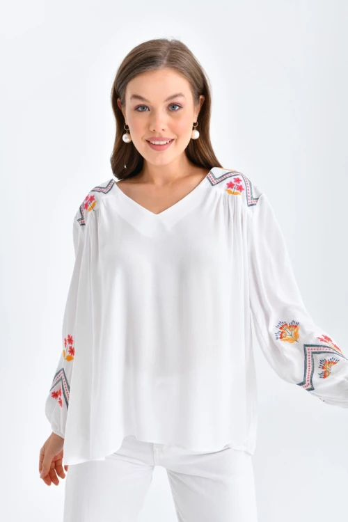 Kadın Bluz Omuz ve Kolları İşlemeli Büzgülü Kadın Bluz Ekru - 33035