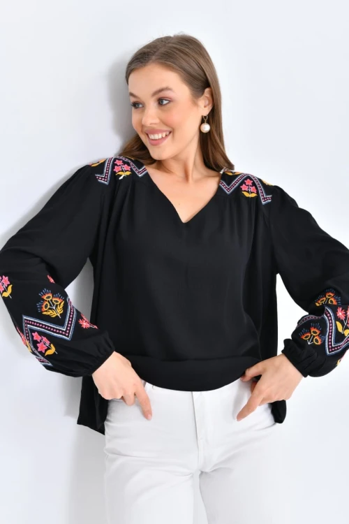 Kadın Bluz Omuz ve Kolları İşlemeli Büzgülü Kadın Bluz Siyah - 33035