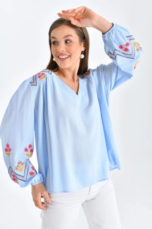 Kadın Bluz Omuz ve Kolları İşlemeli Büzgülü Kadın Bluz Bebe Mavi - 33035