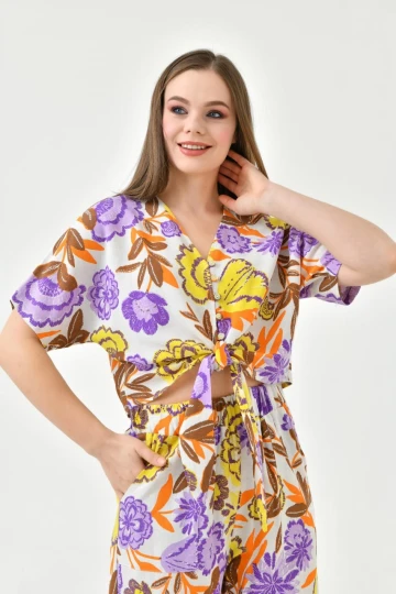 24013 LİLA V YAKA DÜĞMELİ BELDEN BAĞLAMALI DESENLİ PANTOLONLU TAKIM