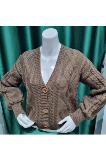 KADIN KAHVE V YAKA ÖNDEN DÜĞMELİ DESENLİ ÖRME TRİKA CEKET