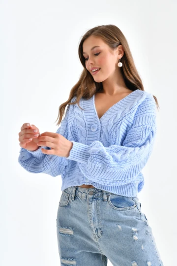 KADIN MAVİ V YAKA DÜĞMELİ DESENLİ KISA  TRİKO CEKET