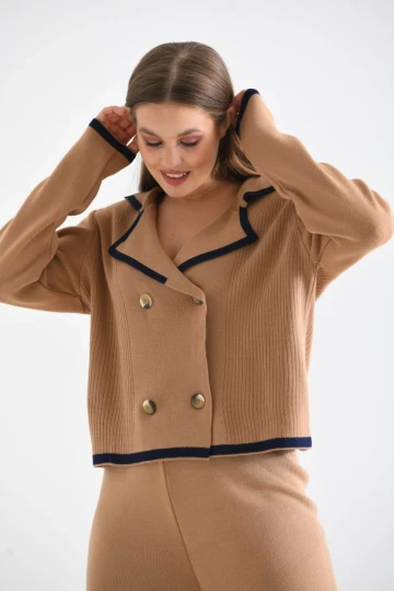 KADIN KAHVE YAKALI DÜĞMELİ YAKA BEL VE PAÇA ÇİZGİLİ TRİKO TAKIM