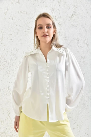 Kadın Gömlek Saten Yakası Çiçek Desenli Kadın Gömlek Ekru - 32006