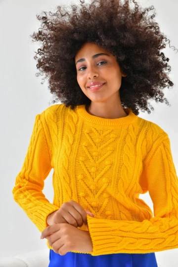 Kadın Kazak Örme Desen Detaylı Bel Boy Bisiklet Yaka Kazak Sarı - 6006